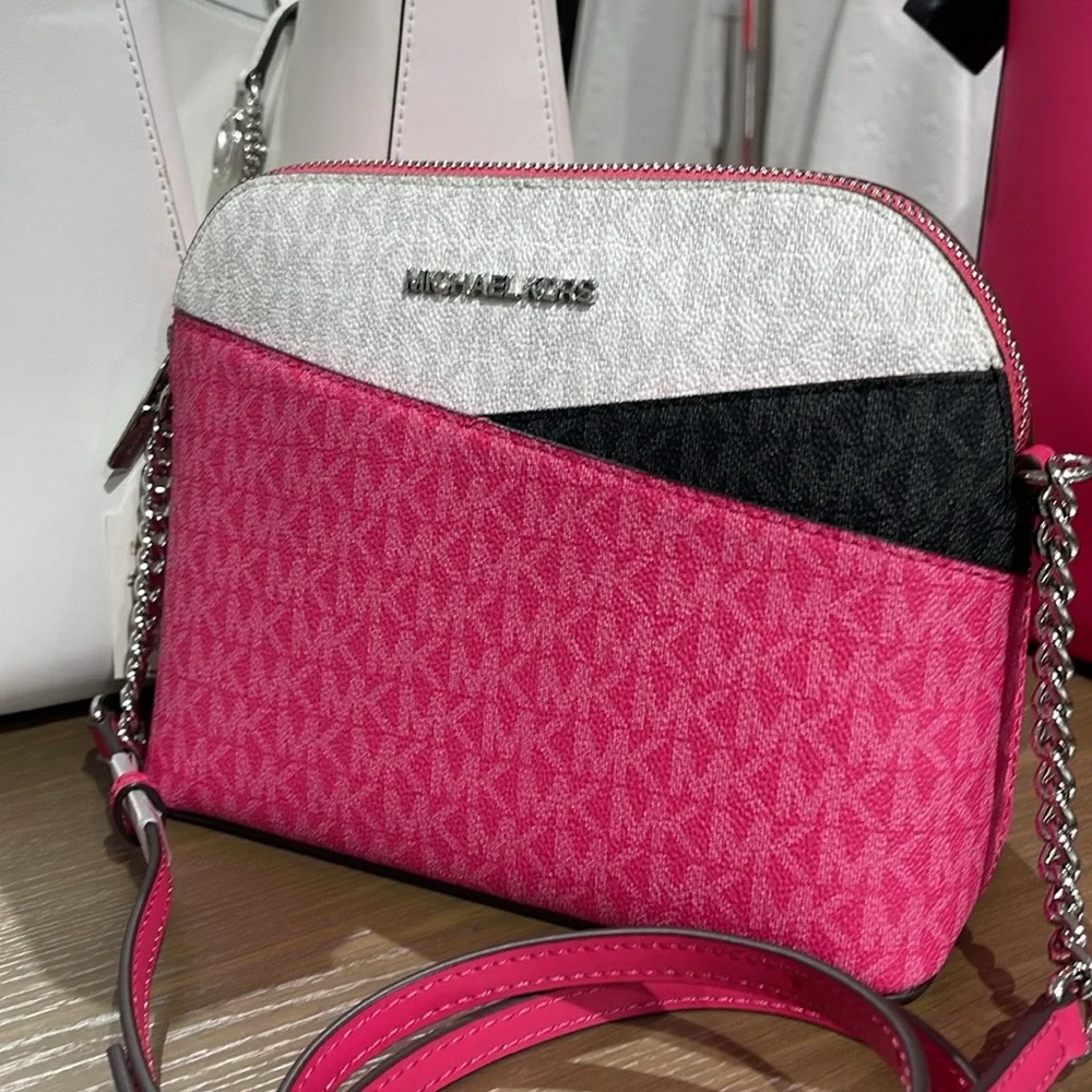 Michael Kors Jet Set Travel Md Sgntr Logo Color Block Dome Crossbody
DRAGONFRUIT - Picture 13 of 16